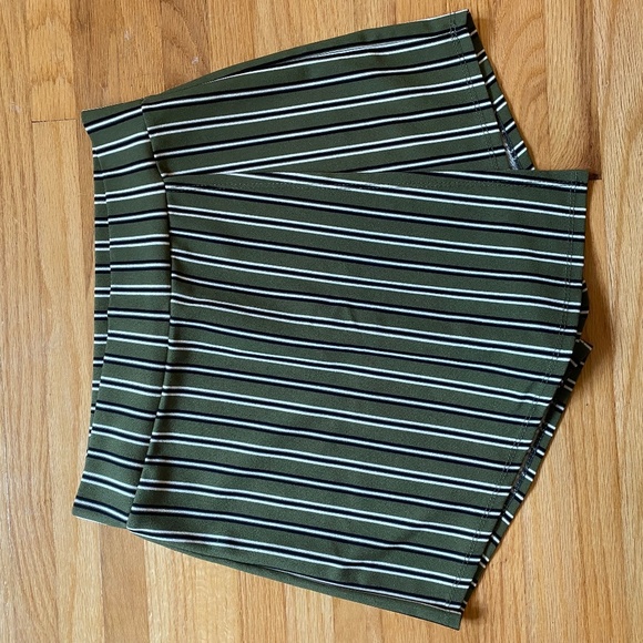 Green and White Striped Two Piece Crop Top and Skort Size S - Picture 6 of 8